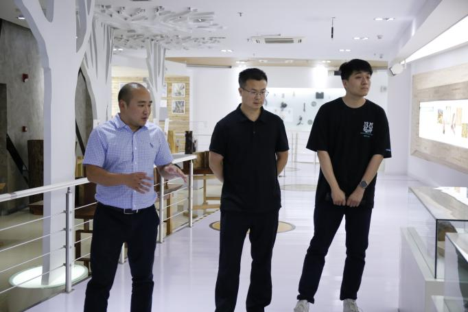 【行業(yè)動(dòng)態(tài)】國家木材與木制品性能質(zhì)量檢驗(yàn)檢測中心 副主任張文強(qiáng)一行蒞臨園區(qū)參觀交流