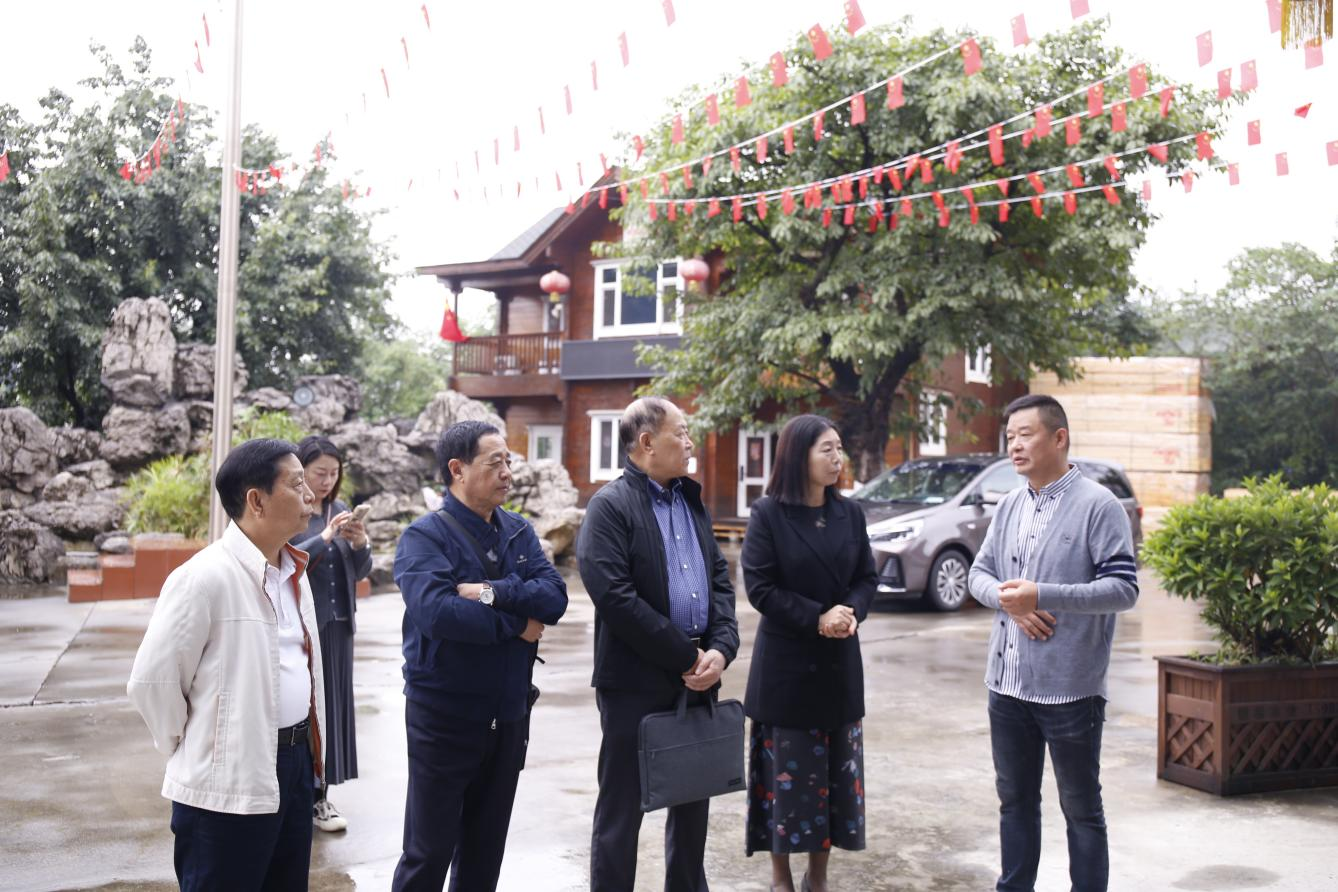 【木文化交流】成都市關(guān)工委副主任薛敏、昌世軍一行 蒞臨園區(qū)參觀調(diào)研