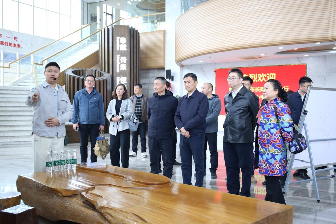 【園區(qū)要聞】柳州市副市長(zhǎng)陳文敏一行蒞臨青白江國(guó)際木材交易中心考察交流